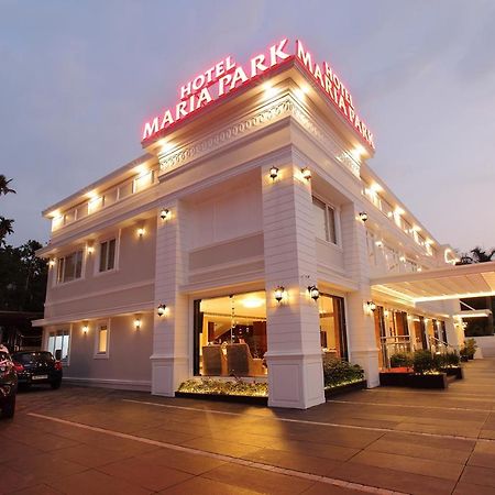 Hotel Maria Park Muvattupuzha Exteriör bild