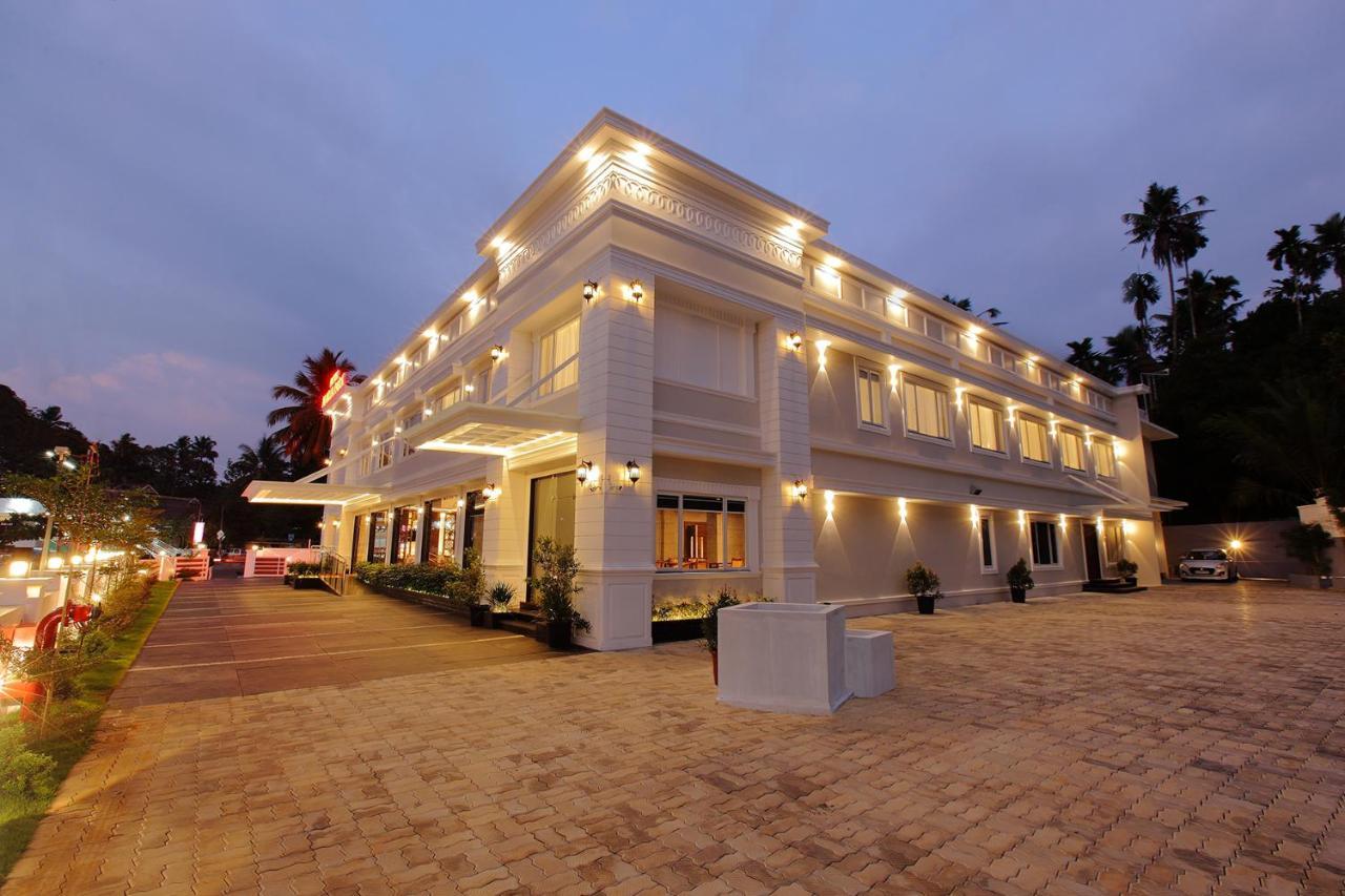 Hotel Maria Park Muvattupuzha Exteriör bild